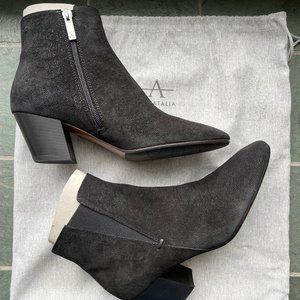 Aquatalia Faylynn Weatherproof Suede Bootie 8M black